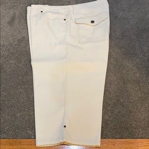 Cream Capri pocketed jeans!
